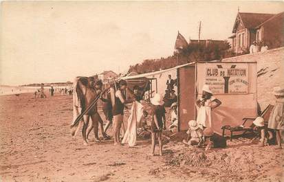 CPA FRANCE  17 "Chatelaillon, Etude sur la plage"