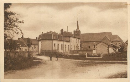 / CPA FRANCE 18 "Couy, le monument, l'école et l'église"