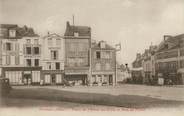 60 Oise / CPA FRANCE 60 "Breteuil, place de l'hôtel de ville et rue de Paris"