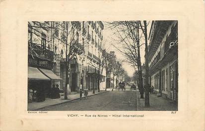 CPA FRANCE 03 "Vichy, rue de Nîmes"