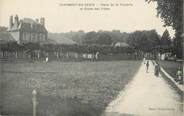 60 Oise / CPA FRANCE 60 "Chaumont en Vexin, place de la Foulerie et école des filles"