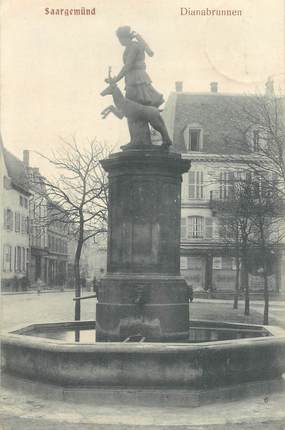 CPA FRANCE 57 "Sarreguemines, la statue"