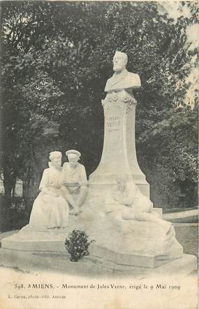 CPA FRANCE 80 "Amiens, statue de Jules Verne"