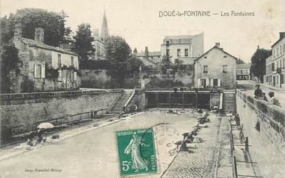 CPA FRANCE 49 "Doué la Fontaine, les fontaines les laveuses"