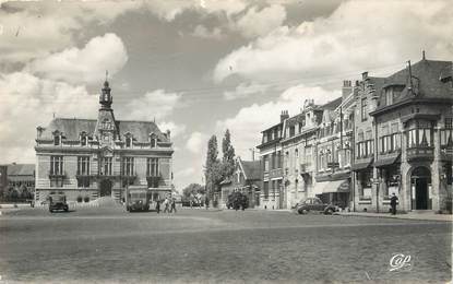 / CPSM FRANCE 59 "La Bassée, place de l'hôtel de ville"