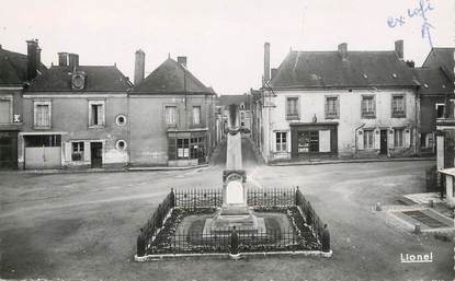 CPSM FRANCE 49 "Le Louroux Béconnais, le monument aux morts"