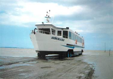 / CPSM FRANCE 35 "Le Vivier sur Mer, la sirène de la Baie" / BATEAU