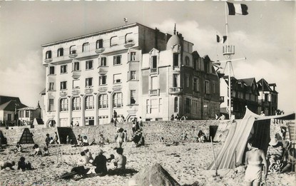 / CPSM FRANCE 50 "Coutainville, le grand hôtel de la plage"