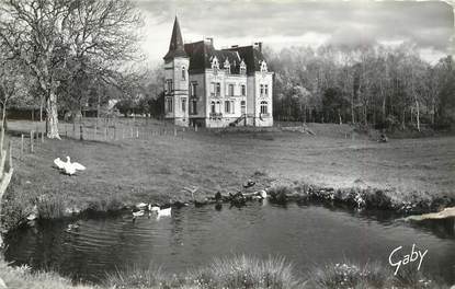 / CPSM FRANCE 53 "Villaines La Juhel, château du Grand Coudray et l'étang"