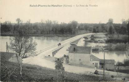 / CPA FRANCE 58 "Saint Pierre le Moutier, le pont du Veurdre "