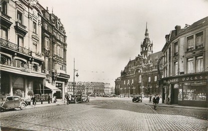 / CPSM FRANCE 59 "Roubaix, la grande place et l'hôtel de ville"