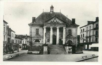 / CPSM FRANCE 16 "Chateauneuf sur Charente, l'hôtel de ville"