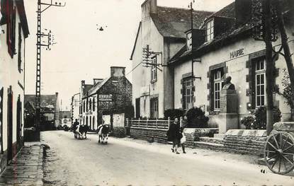 / CPSM FRANCE 29 "Plozevet, la mairie"