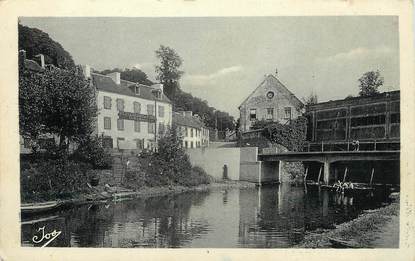 / CPA FRANCE 29 "Pont de Buis, la doufine à la sortie de la poudrerie"