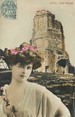 30 Gard / CPA FRANCE 30 "Nîmes, Tour Magne" / FEMME