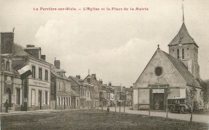 / CPA FRANCE 27 "La Ferrière sur Risle, l'église et la place de la mairie"