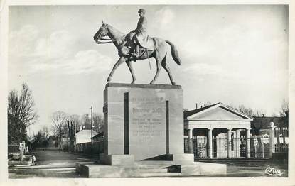 CPA  FRANCE 65 "Tarbes, statue équestre du Mal Foch"