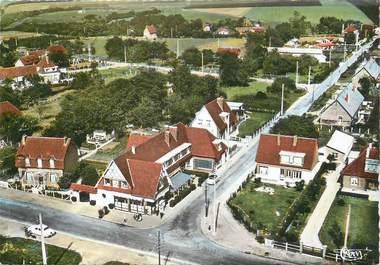 / CPSM FRANCE 76 "Berneval sur Mer, le centre et le tabac hôtel"