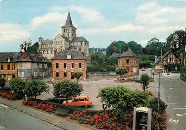 / CPSM FRANCE 76 "Héricourt en Caux, la place et l'église Saint Denis"