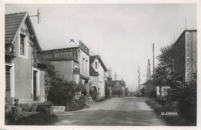 / CPSM FRANCE 19 "La Rivière de Mansac, rue principale"