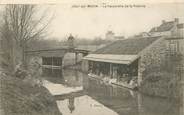 77 Seine Et Marne CPA FRANCE 77 "Jouy sur Morin, la Passerelle de la poterne, les laveuses"