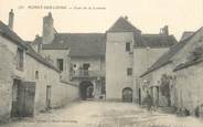 77 Seine Et Marne CPA FRANCE 77 "Moret sur Loing, cour de la Levrette"