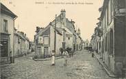 77 Seine Et Marne CPA FRANCE 77 "Moret sur Loing, la grande rue prise de la Porte Samois"