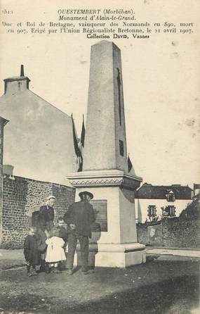 / CPA FRANCE 56 "Questembert, monument d'Alain Le Grand"