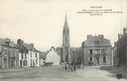 56 Morbihan / CPA FRANCE 56 "Questembert, place du marché et l'église Saint Pierre"