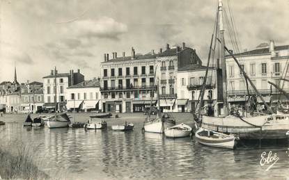 CPSM FRANCE 33 "Blaye, bateaux au Port"