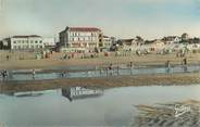 33 Gironde CPSM FRANCE 33 "Soulac sur Mer, sur la plage"