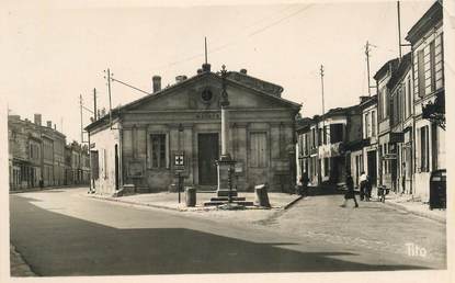 CPSM FRANCE 33 "Carbon Blanc, place de la mairie"