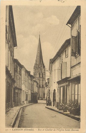 / CPA FRANCE 33 "Langon, rue et clocher de l'église Saint Gervais"