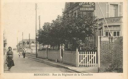 CPA FRANCE 14 "Bernières sur Mer, rue du Régiment de la Chaudière"