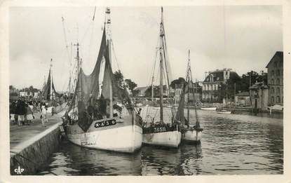 / CPSM FRANCE 44  "Pornic, un coin du port de pêche"