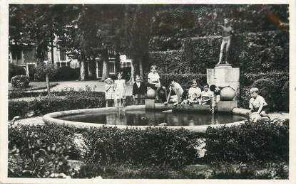 / CPSM FRANCE 64 "Salies de Béarn, la fontaine du jardin public"