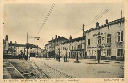 / CPA FRANCE 54 "Saint Nicolas de Port, place de la République"