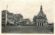 80 Somme / CPSM FRANCE 80 "Peronne, la grand'place et l'hôtel de ville"