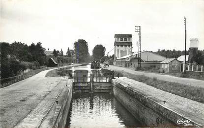 / CPSM FRANCE 80 "Corbie, le canal" / PENICHE