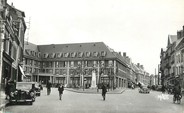 80 Somme / CPSM FRANCE 80 "Abbeville, place du Pilori et le grand hôtel"