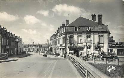 / CPSM FRANCE 80 "Abbeville, l'avenue de la gare et l'hôtel du chalet"