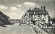 80 Somme / CPSM FRANCE 80 "Abbeville, l'avenue de la gare et l'hôtel du chalet"