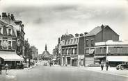 80 Somme / CPSM FRANCE 80 "Albert, Place d'Armes et rue Gambetta"