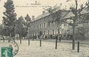 80 Somme / CPA FRANCE 80 "Montdidier, place du marché aux chevaux, la maroquinerie"