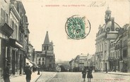 80 Somme / CPA FRANCE 80 "Montdidier, place de l'hôtel de ville"