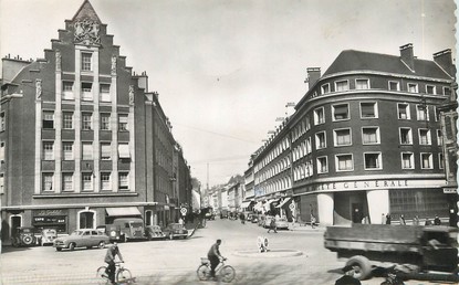 / CPSM FRANCE 80 "Amiens, la rue des trois cailloux "