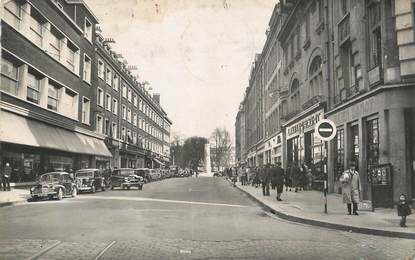 / CPSM FRANCE 80 " Amiens, la rue des trois cailloux"