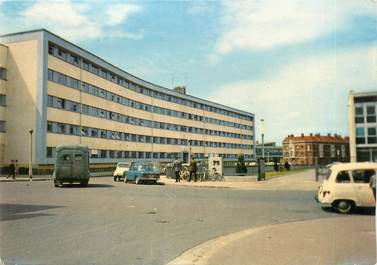 / CPSM FRANCE 80 "Amiens, la résidence universitaire Saint Leu"