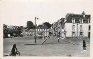 35 Ille Et Vilaine / CPSM FRANCE 35 "Redon, place de la République et au fond, av de la gare"