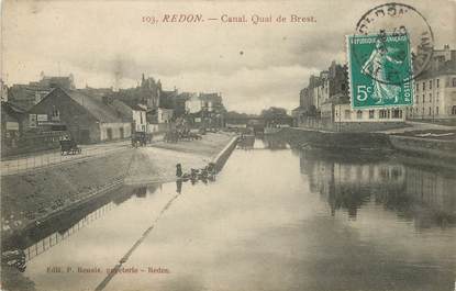 / CPA FRANCE 35 "Redon, Canal, Quai de Brest"